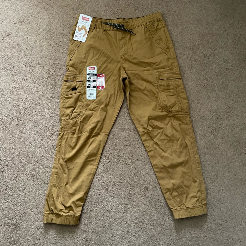 Tan cargo pants w stretchy waistband